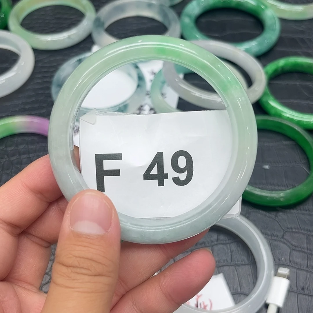 翡翠手镯未镶嵌默认瑕疵