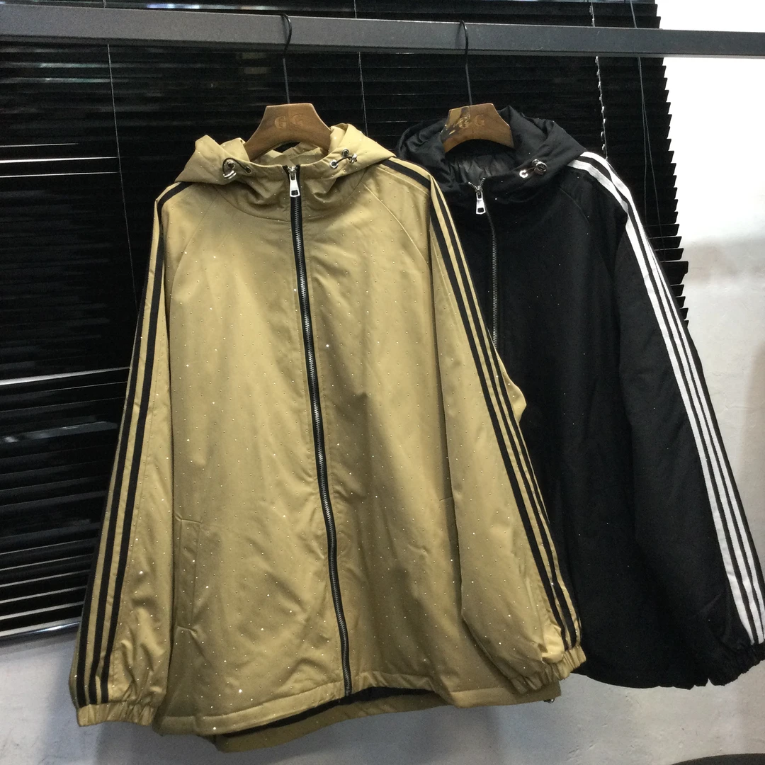 2025秋冬季新款重工烫钻三条杠连帽宽松休闲外套