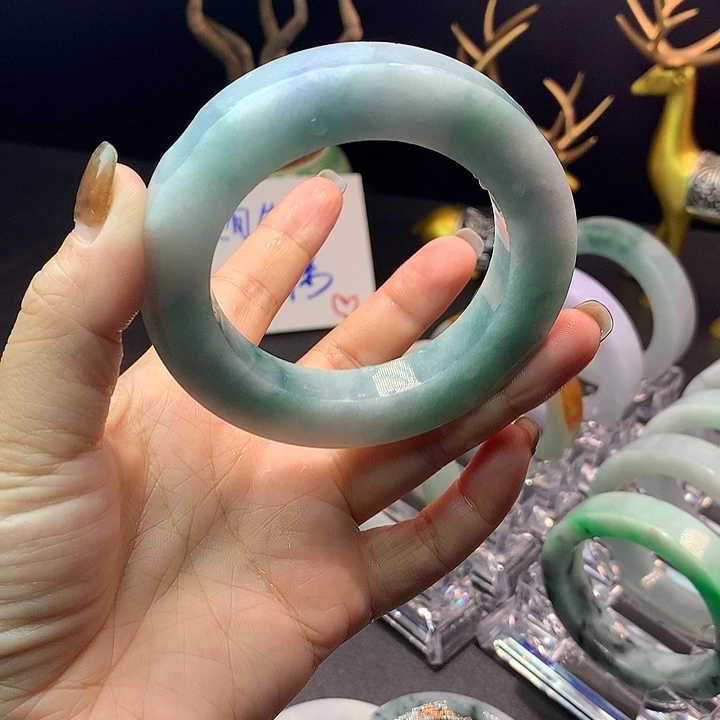 喵****定制翡翠未镶嵌天然A货翡翠毛坯定制手镯