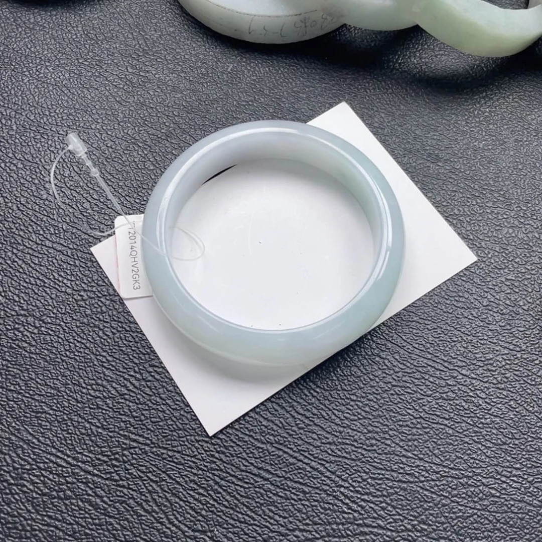 翡翠手镯未镶嵌翡翠