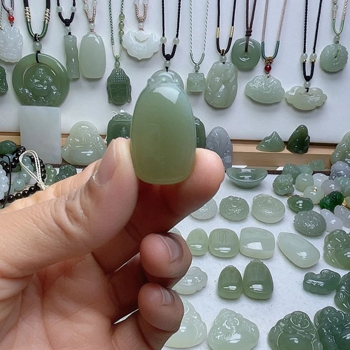 欲***止和田玉未镶嵌颈饰