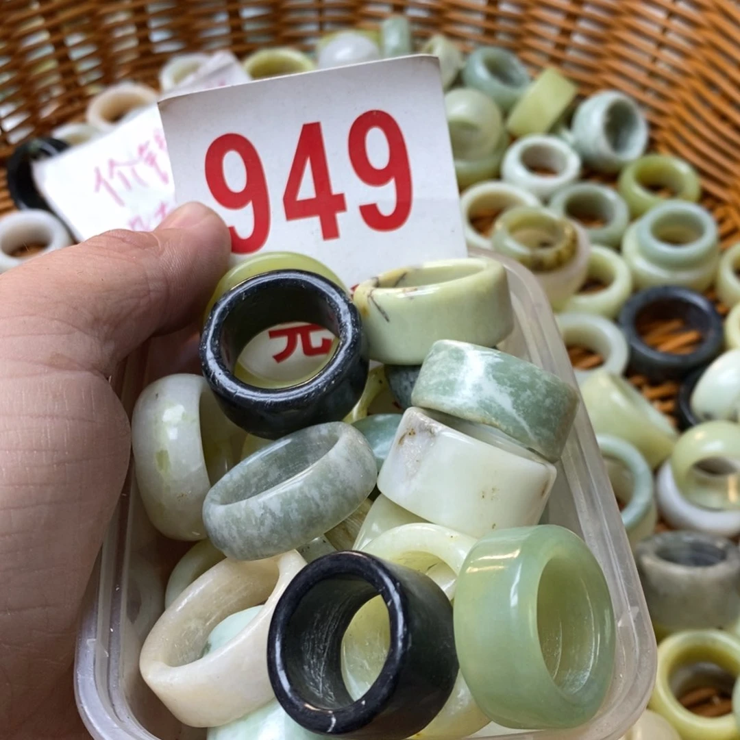 蛇纹石玉挂坠未镶嵌