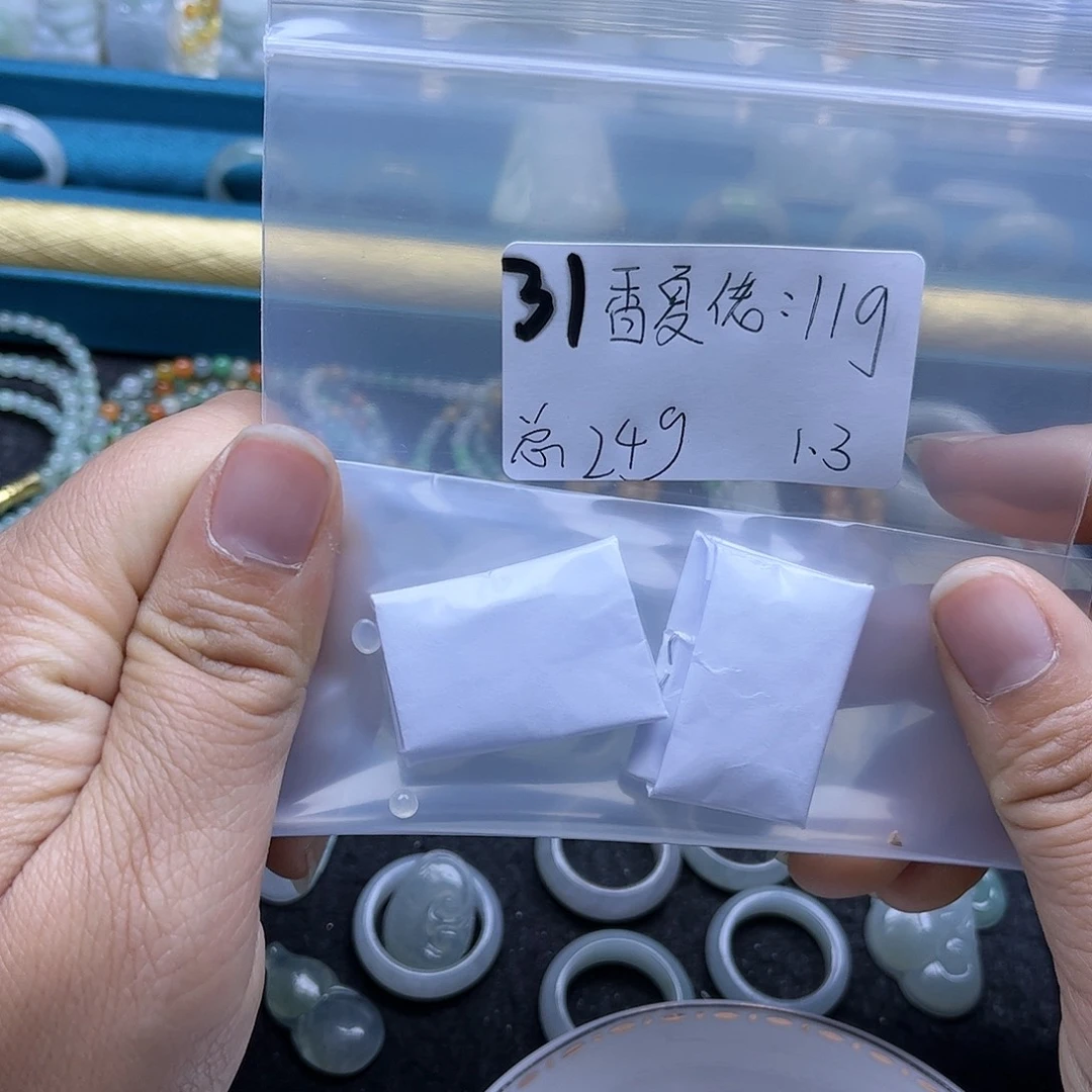 香***佬翡翠未镶嵌颈饰不退