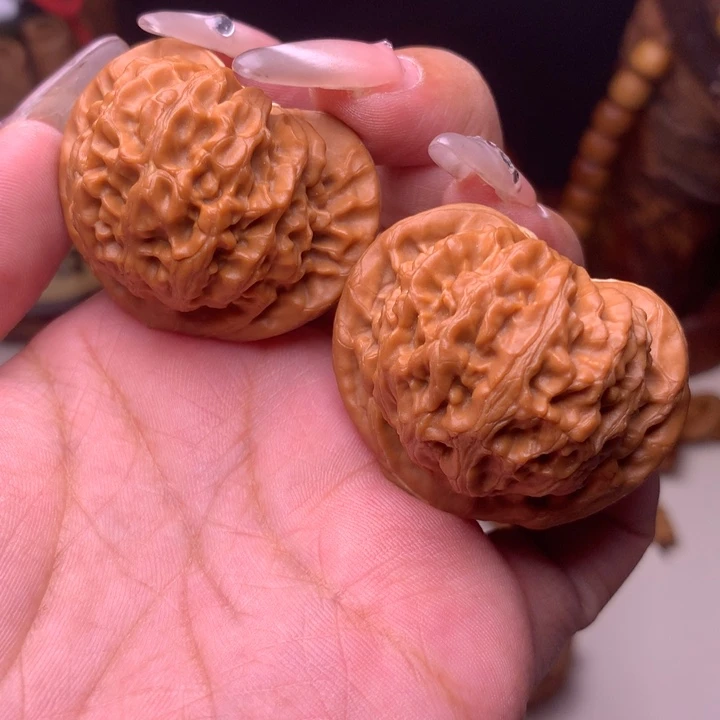 文玩核桃把件桃心