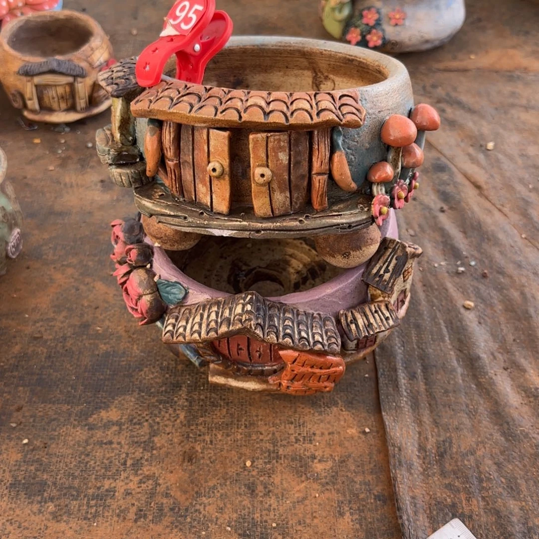 三****95。         两个花盆瑕