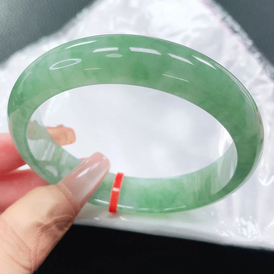 翡翠手镯未镶嵌57圈