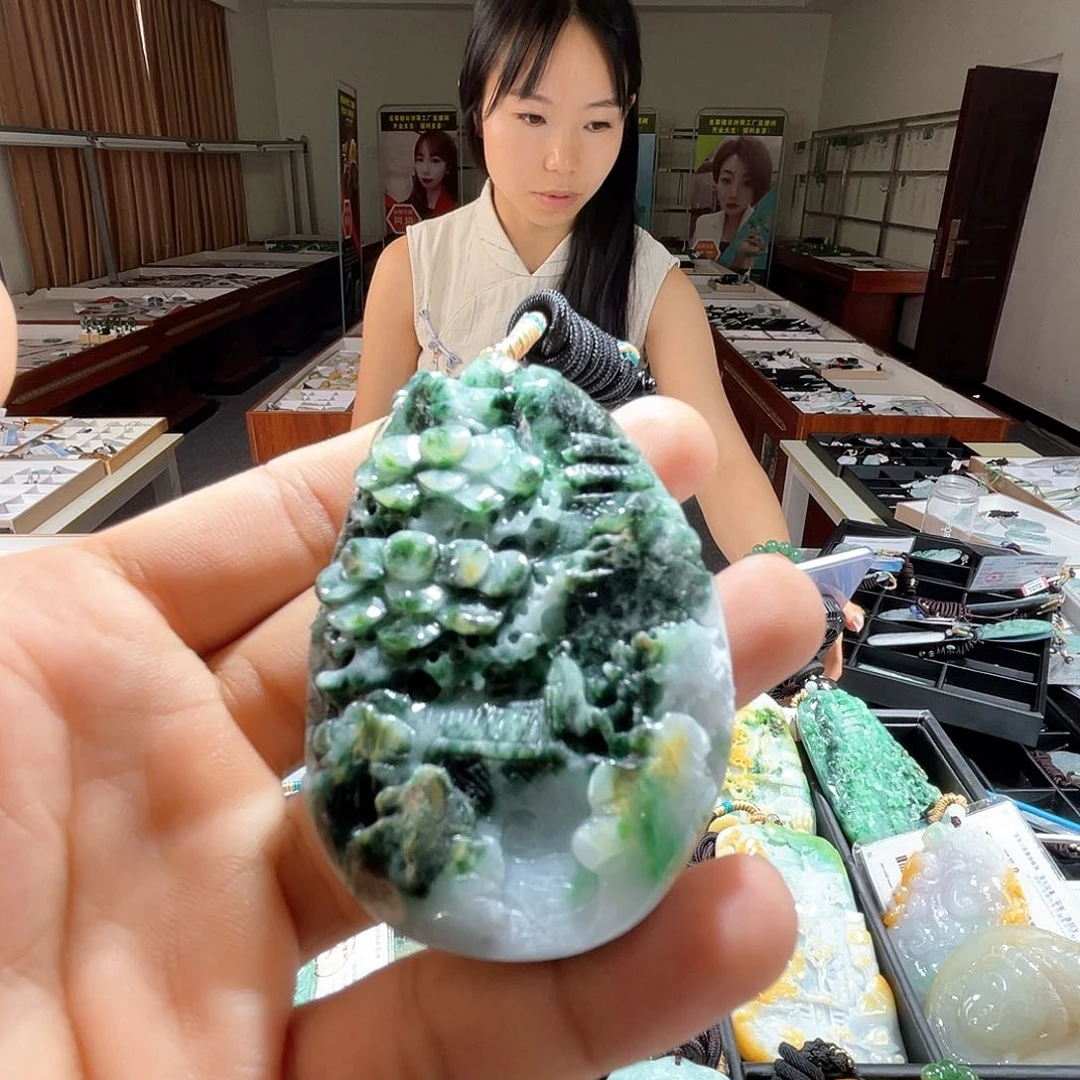 翡翠未镶嵌颈饰一