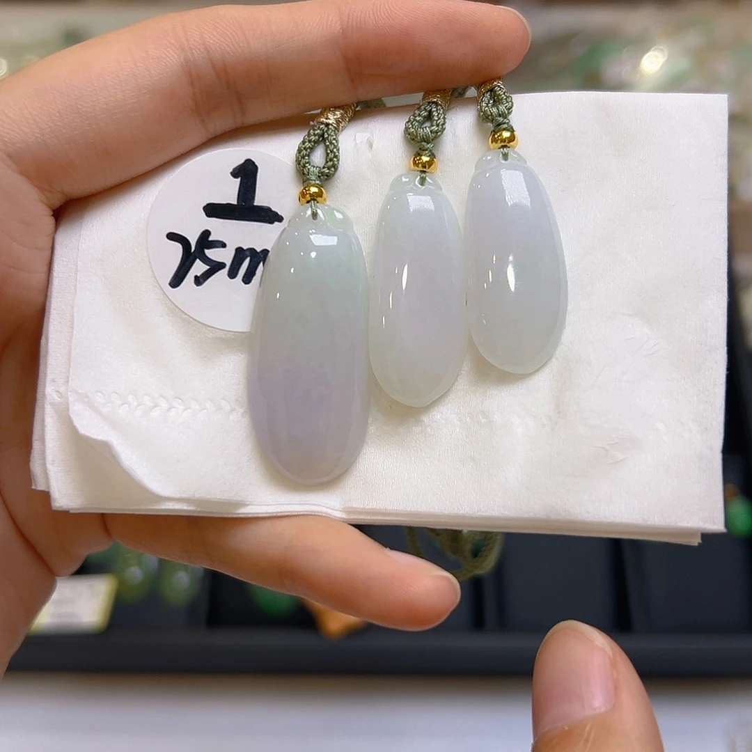 翡翠未镶嵌颈饰多样性发一件