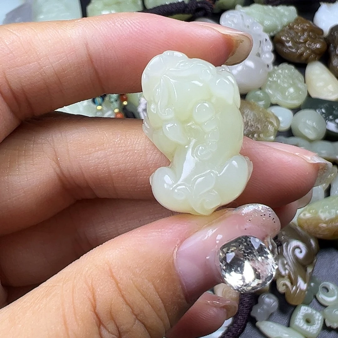 西***马吊坠(赠链)未镶嵌和田玉