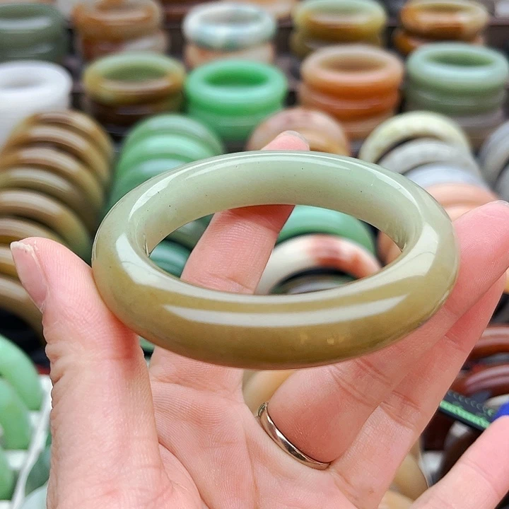 未镶嵌手镯（圆镯）石英质玉