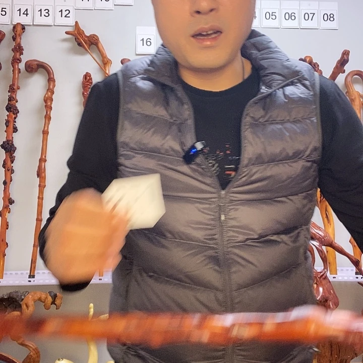 志***贾大叶紫檀（黑酸枝木类）