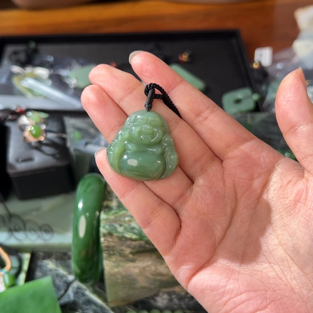 颈饰未镶嵌和田玉（碧玉）