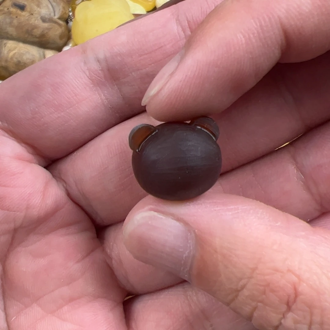 琥珀珠宝奇石未镶嵌月****?