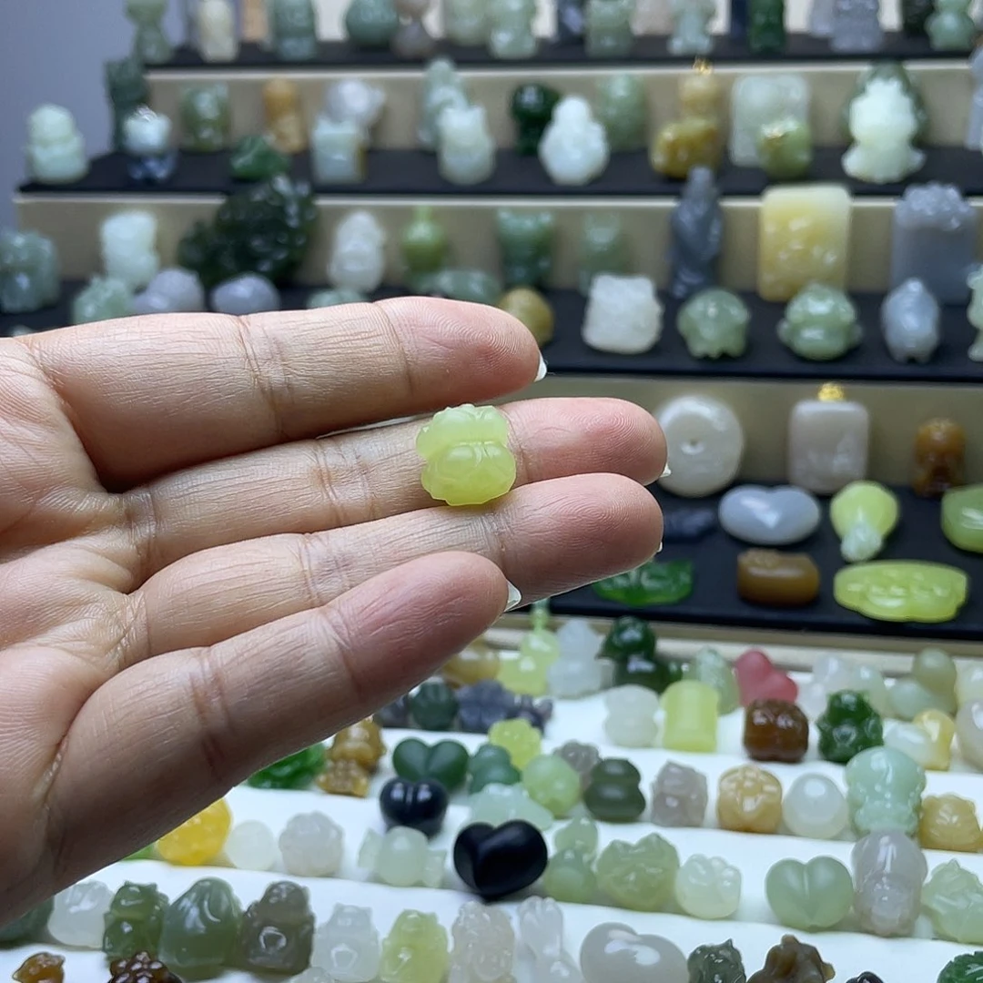 颈饰未镶嵌和田玉糯**?