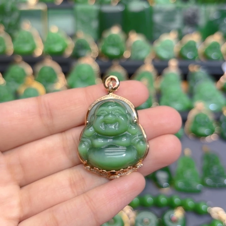 颈饰18K金镶嵌和田玉（碧玉）