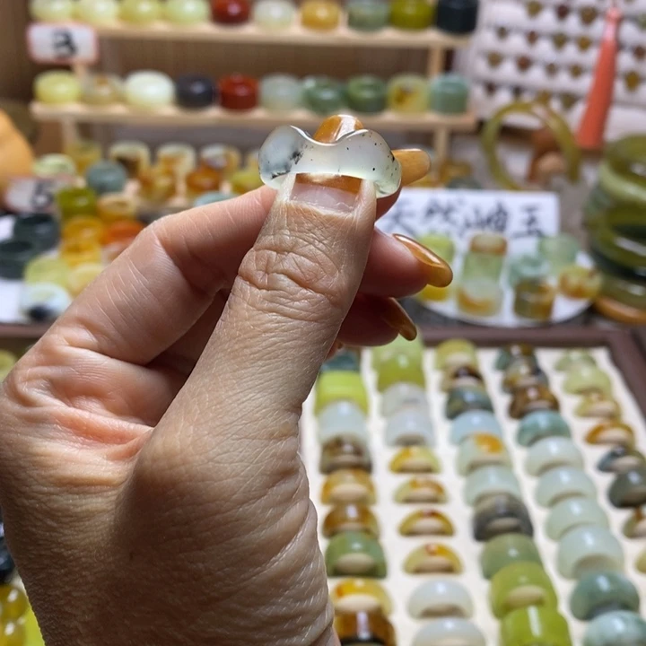 岫玉未镶嵌戒指岫玉精品指环内径 16 到 19 随机发一个