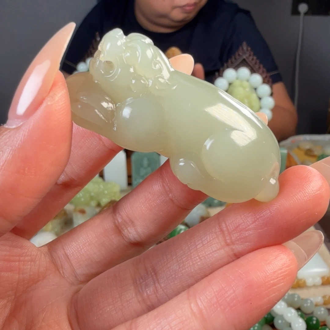 我***欢和田玉未镶嵌颈饰