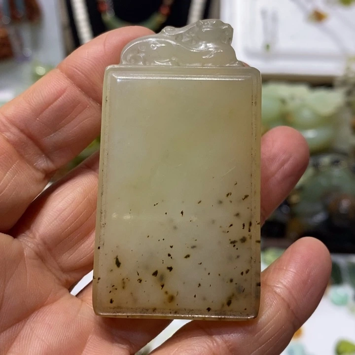 蛇纹石玉未镶嵌挂坠