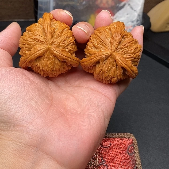 ****城把件文玩核桃白奔