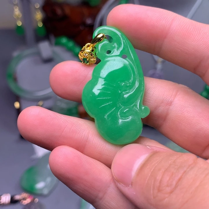 翡翠未镶嵌颈饰吊坠