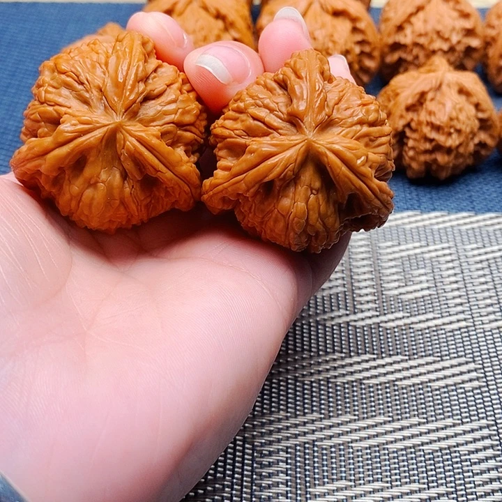 墨***金文玩核桃吊坠三棱