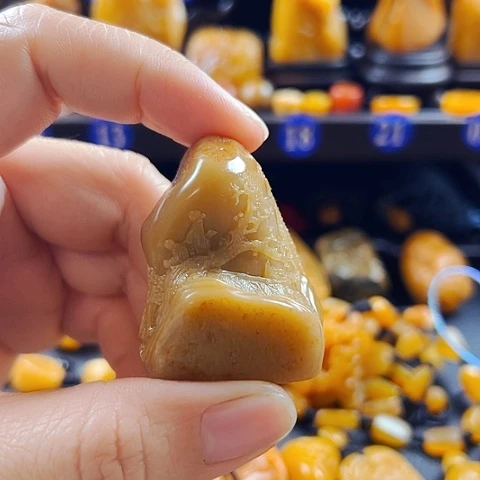 田黄石背****?银裹金田黄石