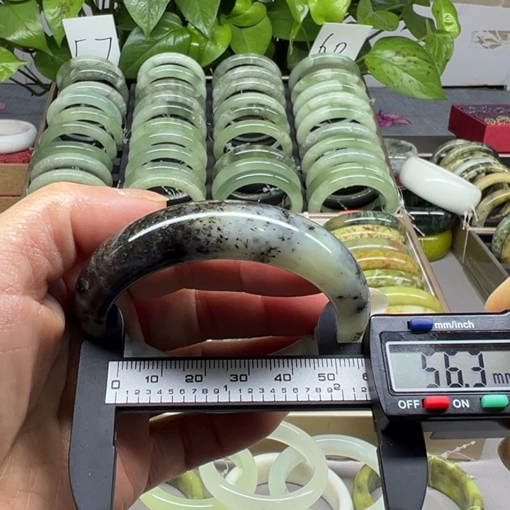 蛇纹石玉未镶嵌手镯2