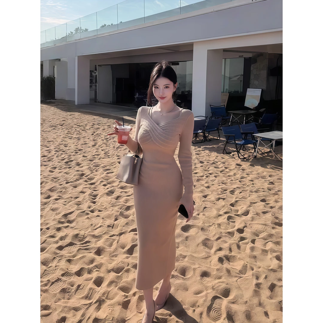 高级感御姐风假两件露肩针织连衣裙女秋冬新款收腰显身材包臀长裙