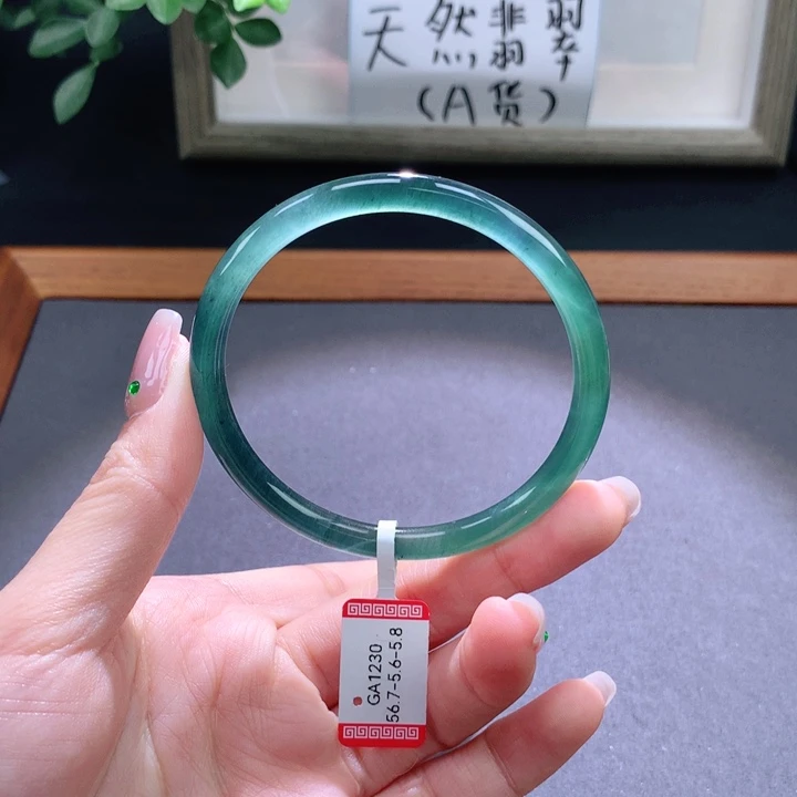 翡翠手镯未镶嵌天然翡翠手镯