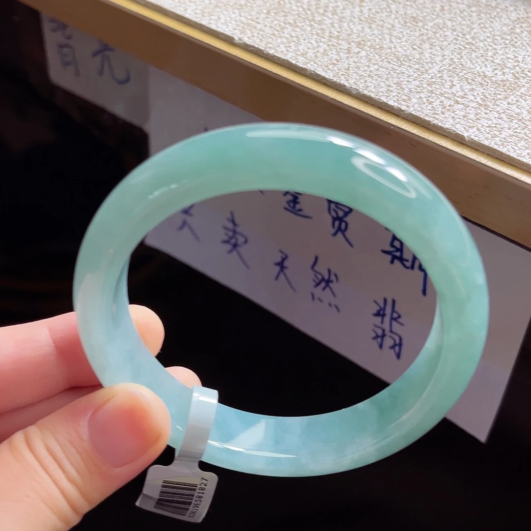 翡翠手镯未镶嵌手镯