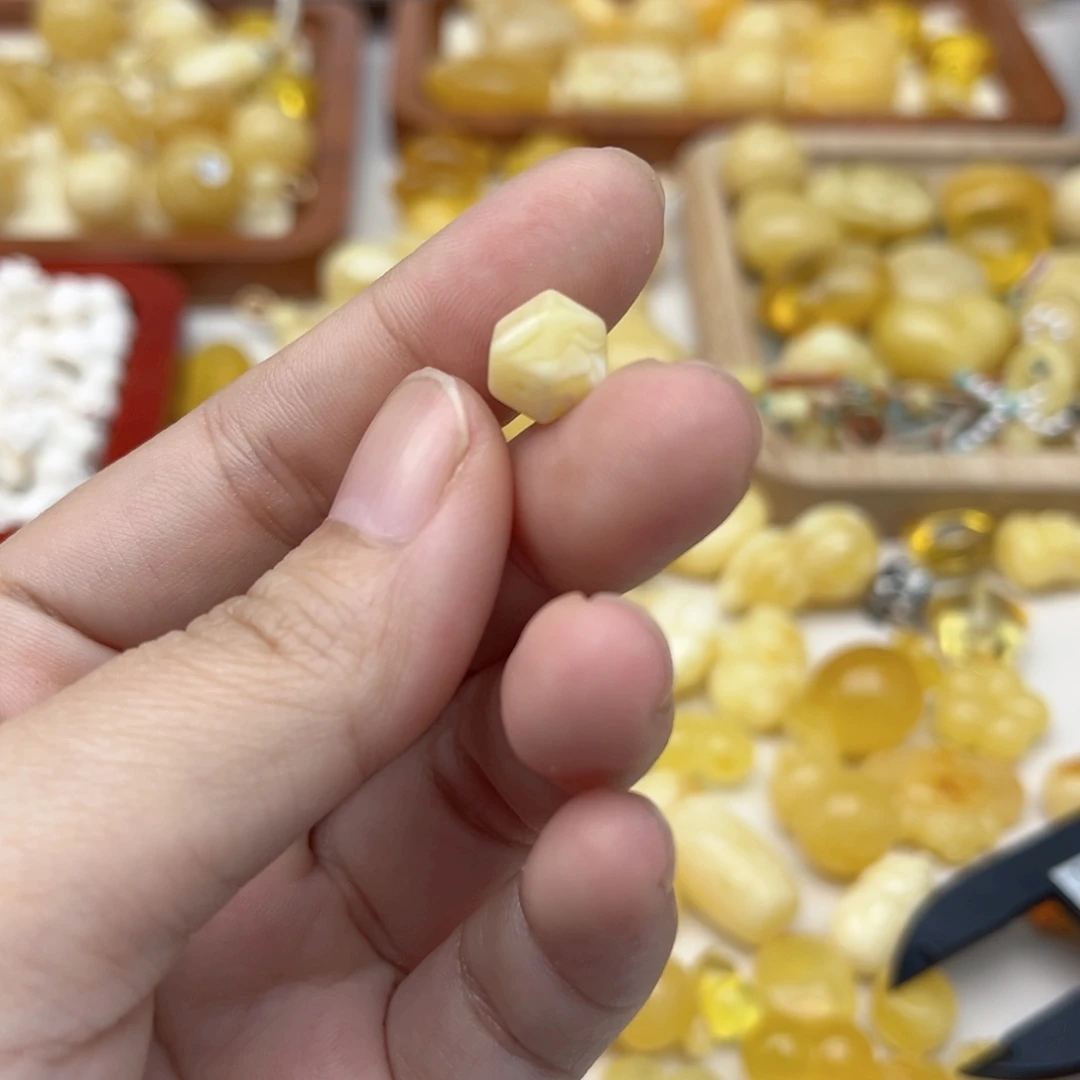 蜜蜡未镶嵌裸石天然