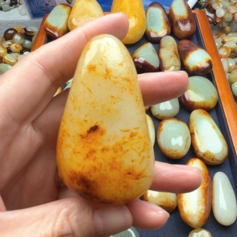 和田玉颈饰未镶嵌照****。