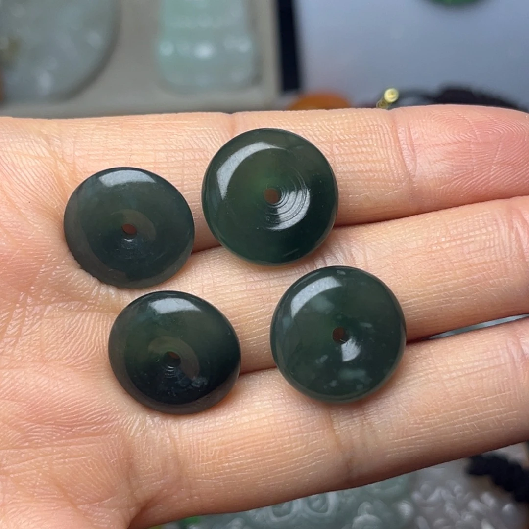 翡翠未镶嵌颈饰挂件