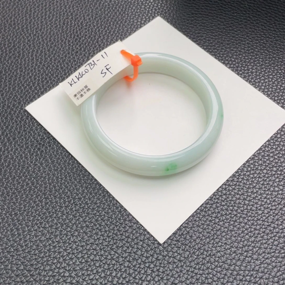 翡翠未镶嵌手镯翡翠手镯57.58圈白底清