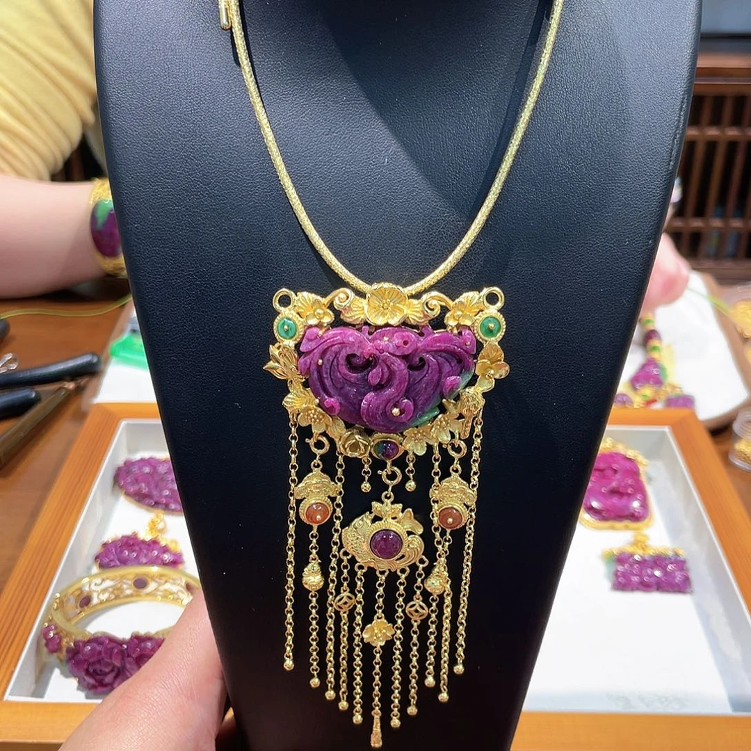 锦纶铁合金吊坠红宝