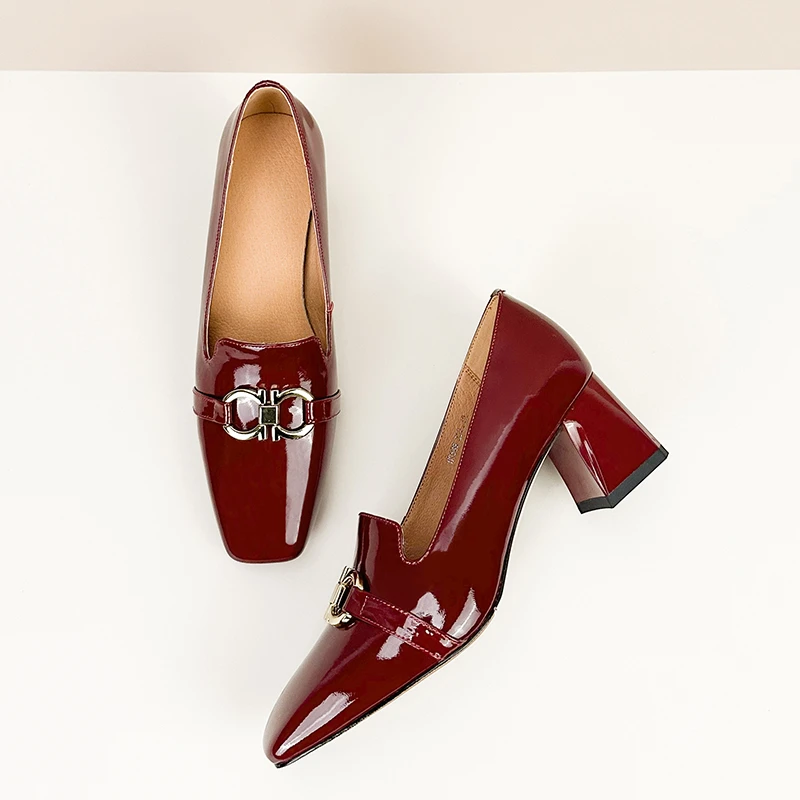 真皮高跟鞋女秋新款漆皮百搭通勤一脚蹬小皮鞋金属扣浅口粗跟单鞋