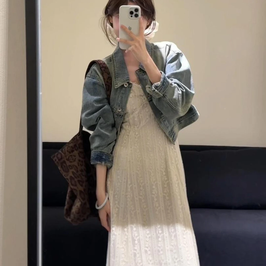 2025早秋新款韩系穿搭高级感牛仔外套女刺绣收腰吊带连衣裙两件套