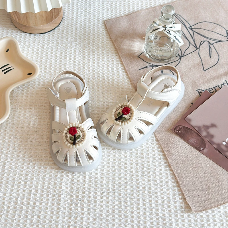 女宝宝凉鞋绣花夏季新款软底婴幼儿透气学步鞋防滑包头鞋周岁洋气