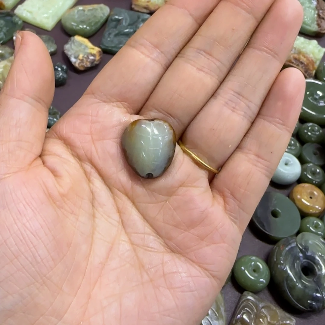 第***感岫岩河磨玉（透闪石质玉）未镶嵌颈饰