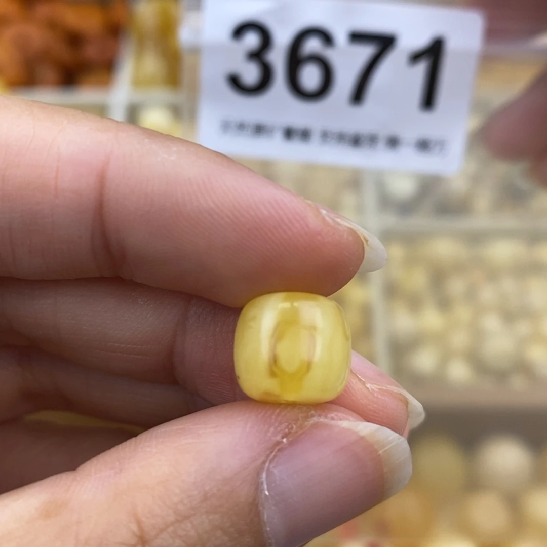 未镶嵌琥珀珠宝奇石10.6