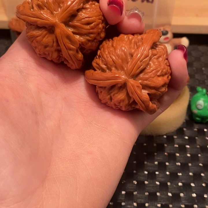 文玩核桃吊坠H*核桃。白狮子。41.42