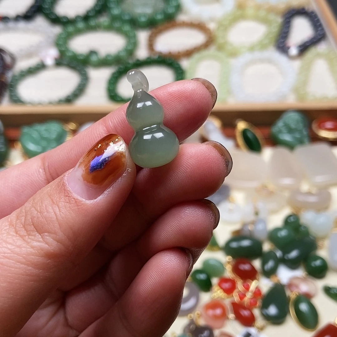 和田玉吊坠未镶嵌