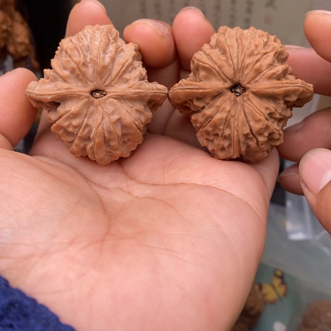 文玩核桃把件41血麒麟