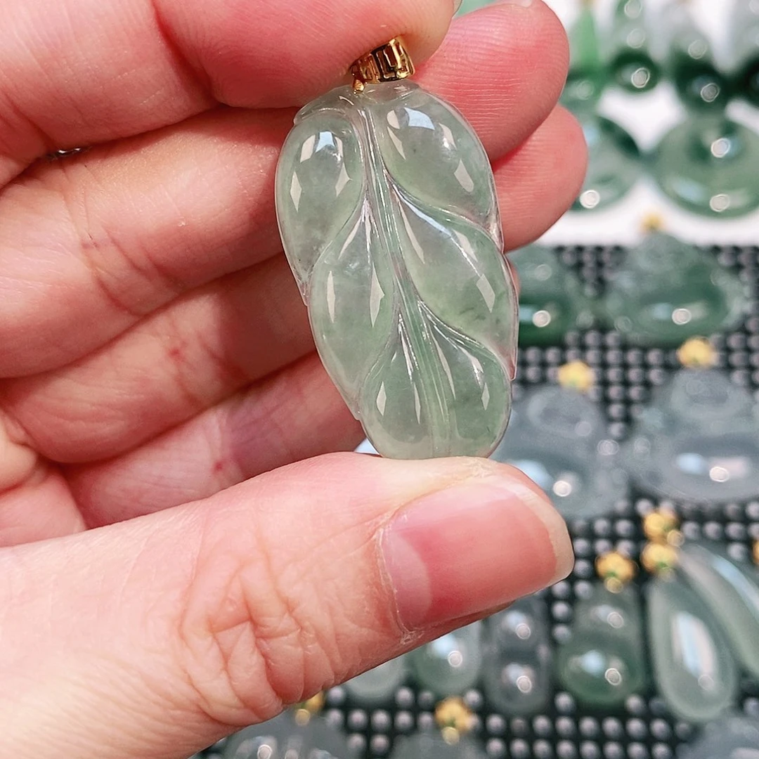 翡翠颈饰18K金镶嵌吊坠