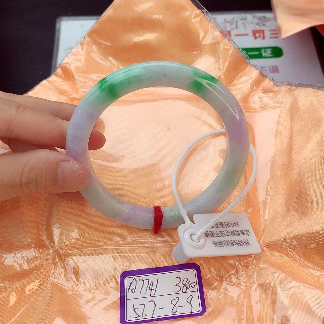 翡翠手镯未镶嵌翡翠