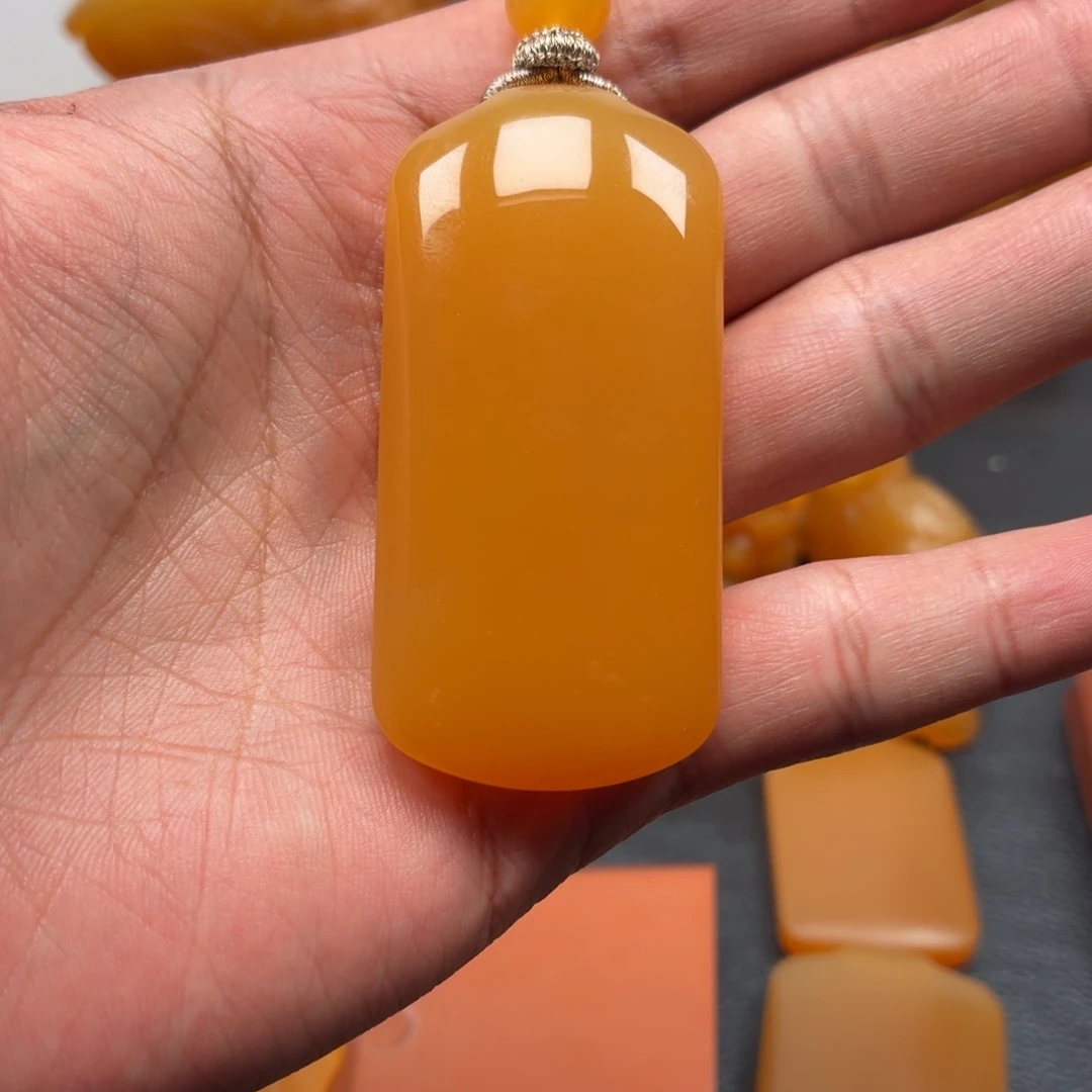 石英质玉（黄龙玉）未镶嵌颈饰