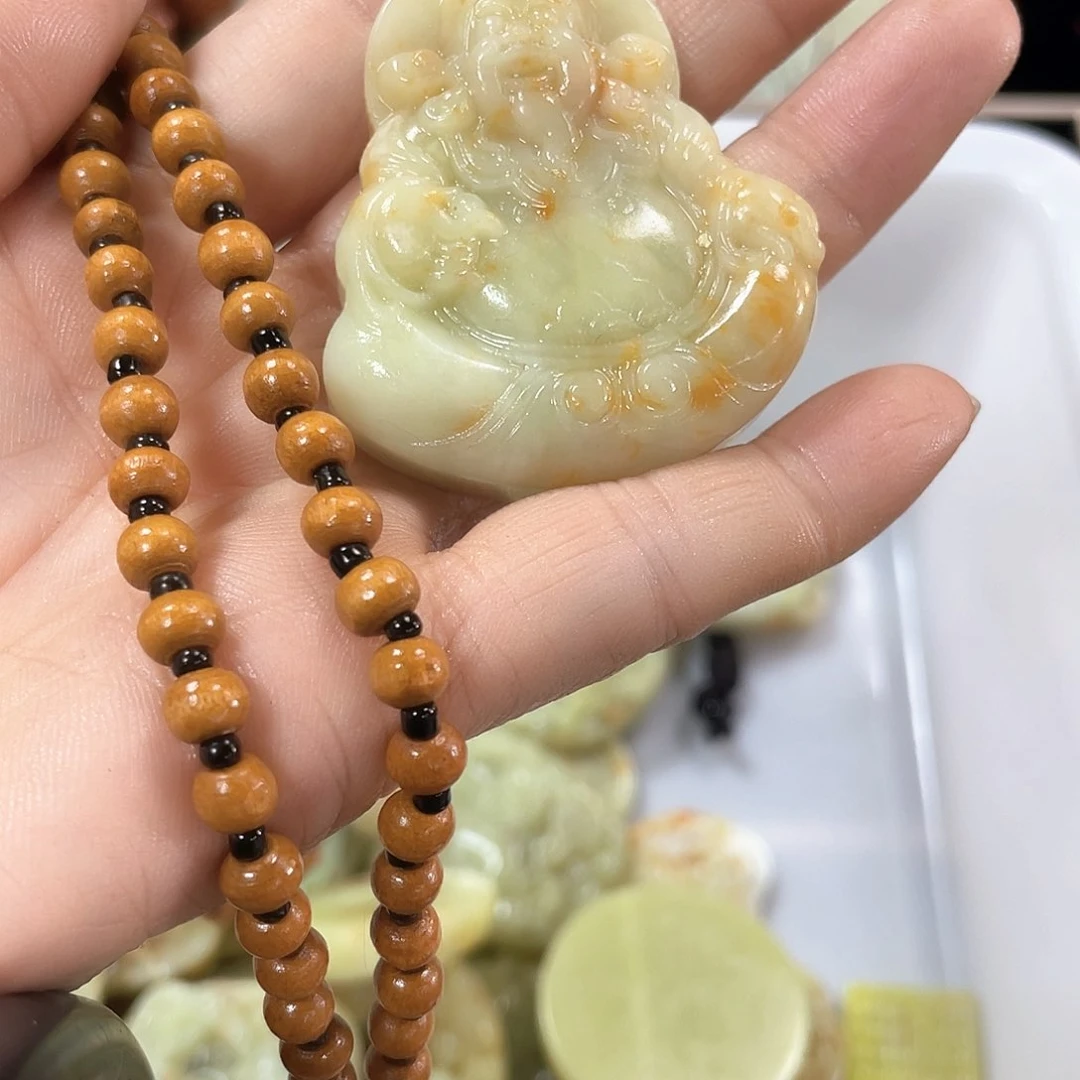 蛇纹石玉颈饰未镶嵌