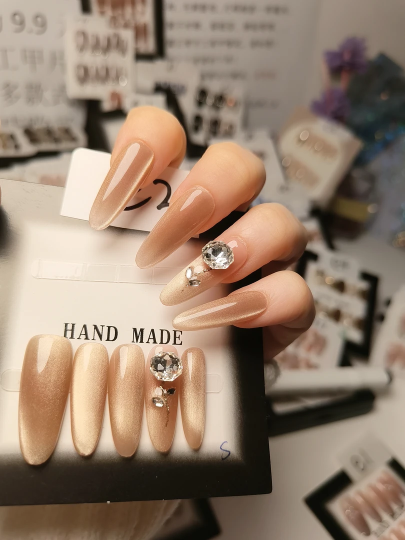 e2纯欲浅金光猫眼手工光疗甲成品穿戴甲高级感显白美甲冰透温柔