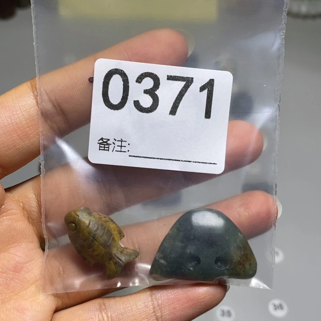 颈饰未镶嵌透闪石质玉青**棉