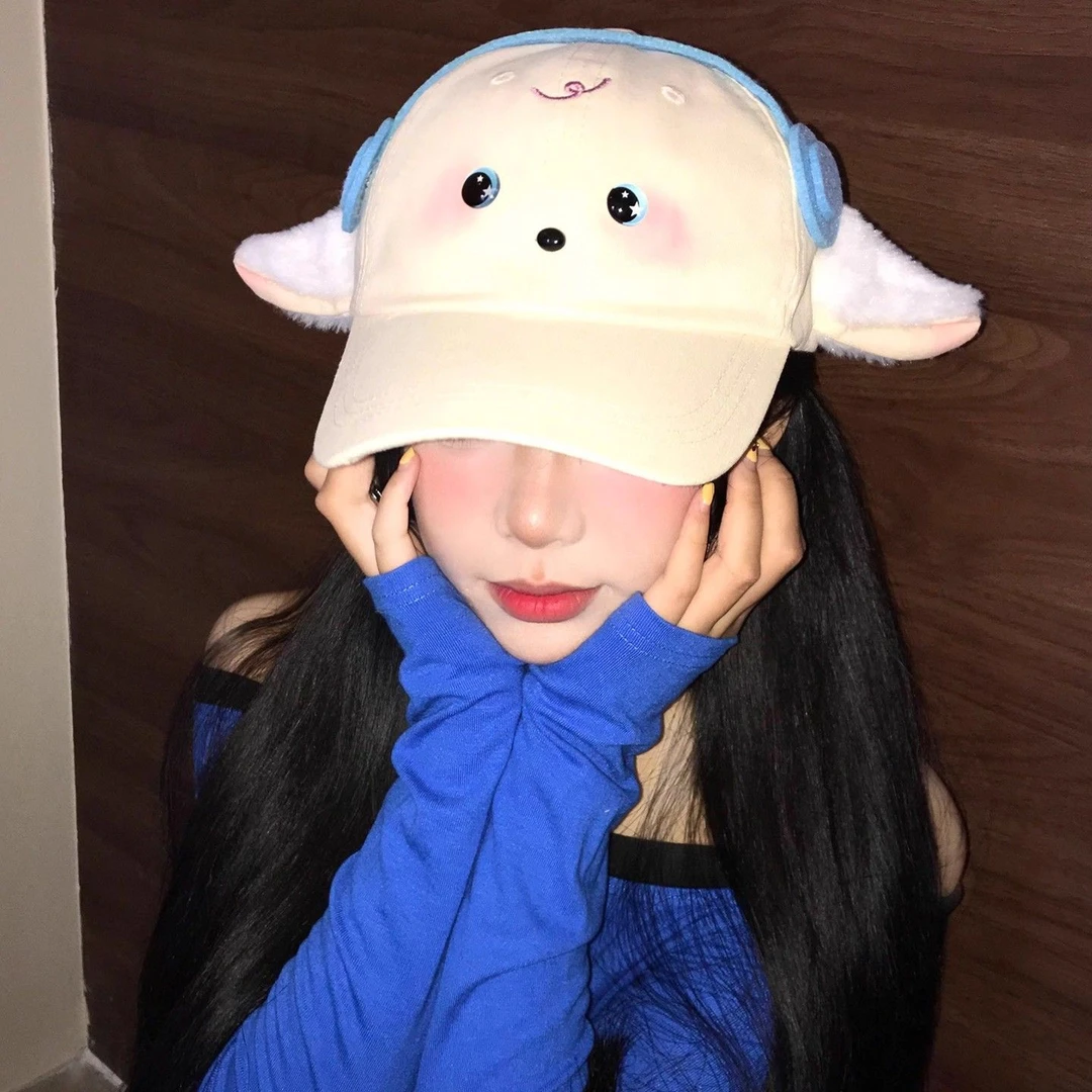 可爱耳机小羊软顶棒球帽女夏季百搭大头围显脸小鸭舌帽子2025新款